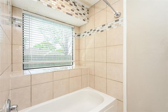 Building Photo - 3309 Country Creek Ln