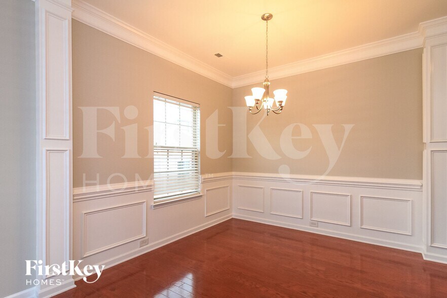 Building Photo - 111 Rosemont Ln