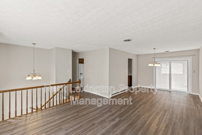 Building Photo - 315 S Eagle Creek Dr