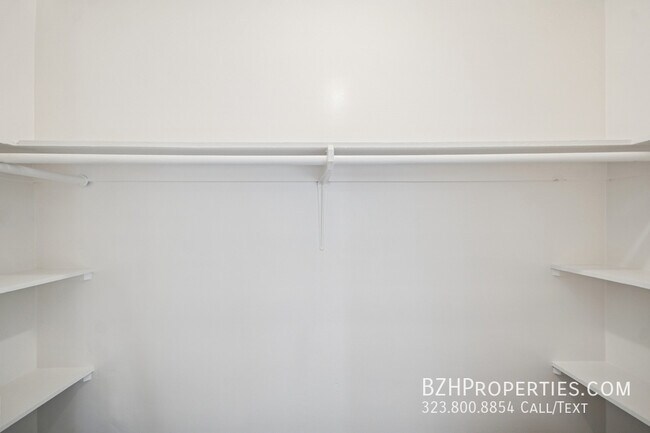 Building Photo - 1215 Hayworth Ave