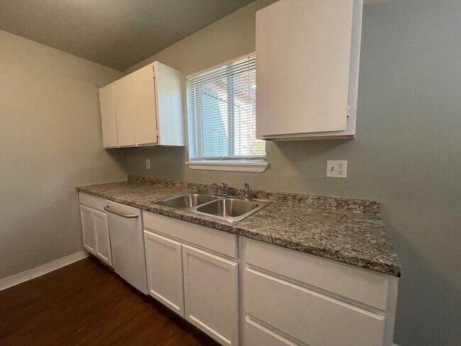 Building Photo - Super Private 1 Bedroom 1 bath in Perfect ...