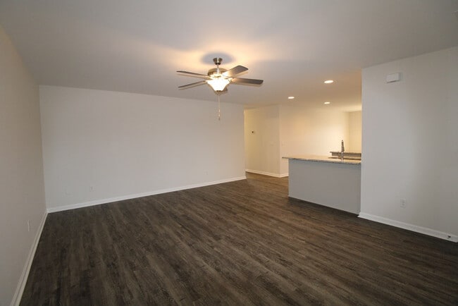 Building Photo - 578 Brushwood Dr