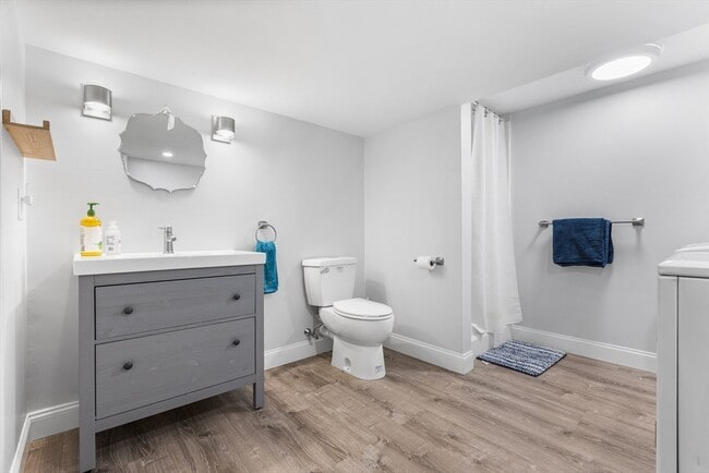 Building Photo - 142 Franklin St