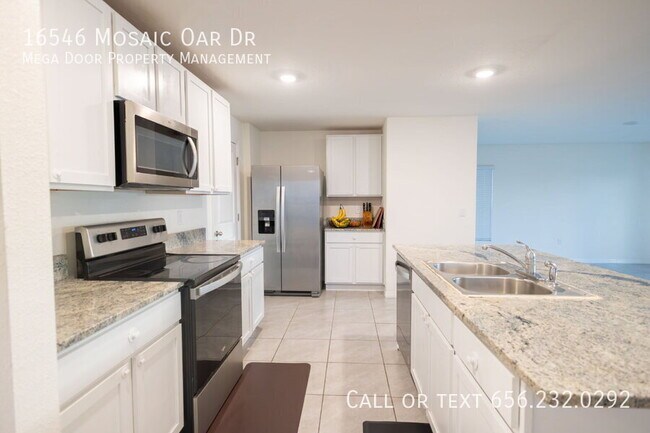 Building Photo - 16546 Mosaic Oar Dr