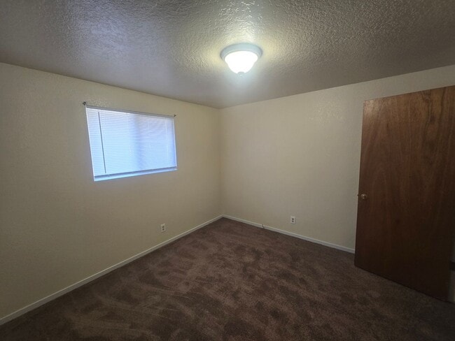 Building Photo - Price reduced! Pet-friendly and updated 3BR/1BA Eureka home