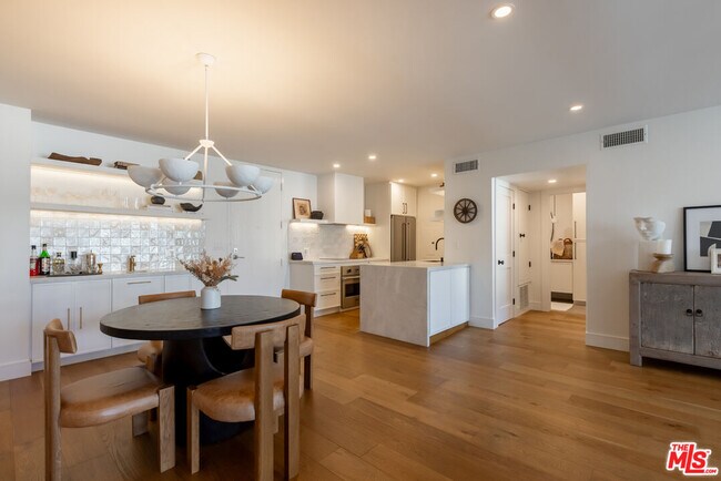 Building Photo - 1351 N Crescent Heights Blvd