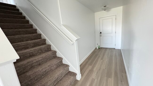 Building Photo - 404 Grassland Dr