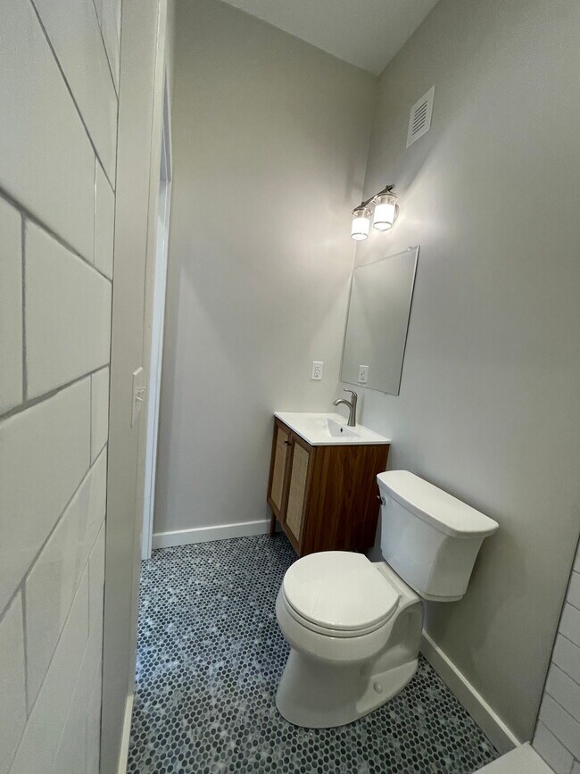 Building Photo - 907 Ashley Ave