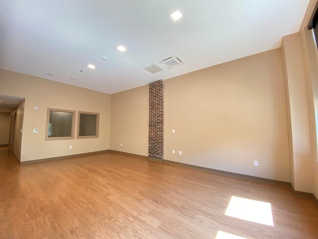 Building Photo - 83 Hanover St