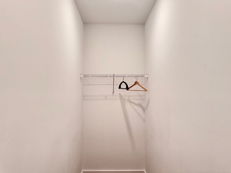 Building Photo - 542 Boulevard NE