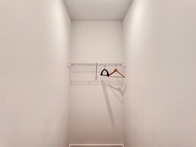 Building Photo - 542 Boulevard NE