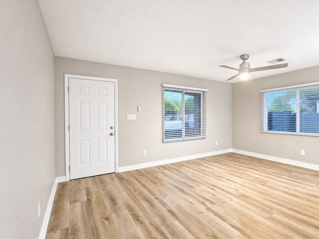 Building Photo - 5208 S 11th Ave