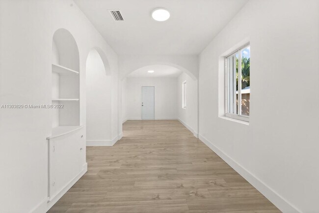 Building Photo - 1801 SW 5th St