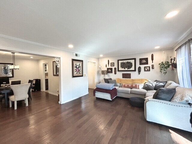 Building Photo - 6851 Roswell Rd