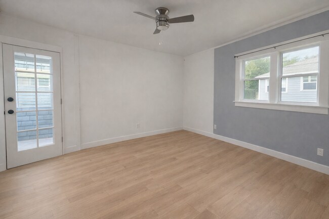 Building Photo - 2427 3rd Ave