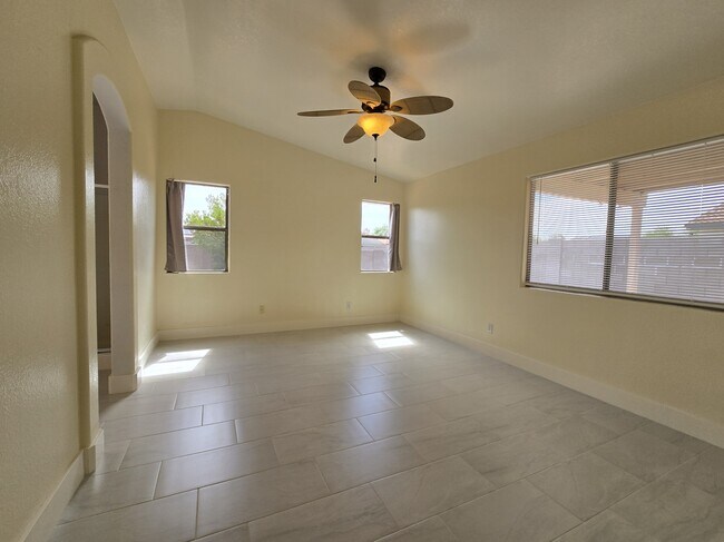 Building Photo - 7980 N Siskiyou Dr