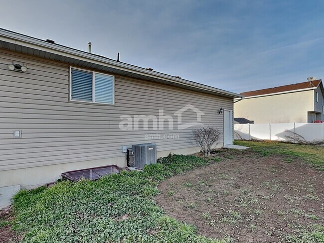 Building Photo - 96 N 1660 W