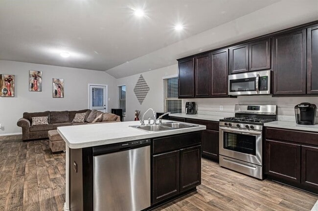 Building Photo - 518 Poppy Field Ct