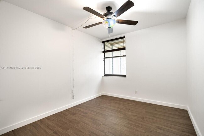 Building Photo - 20350 W Country Club Dr