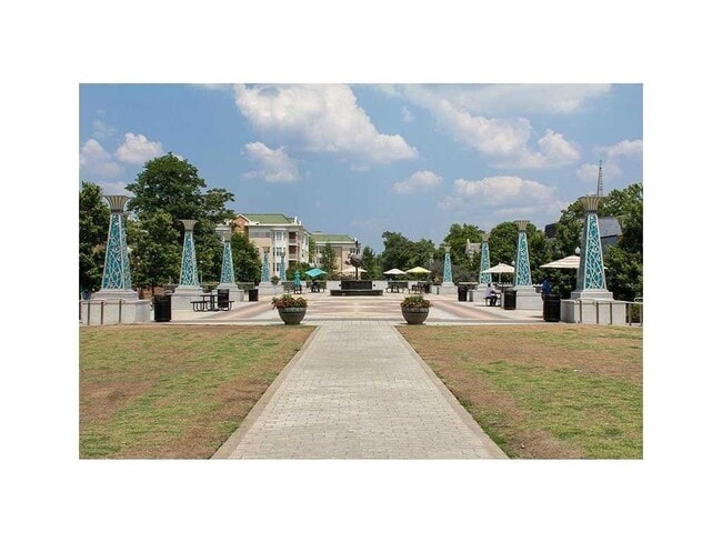 Building Photo - 2599 Eastwood Dr