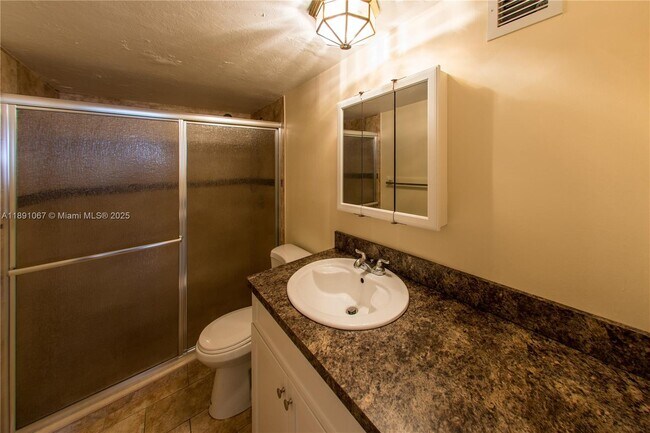 Building Photo - 1833 S Ocean Dr