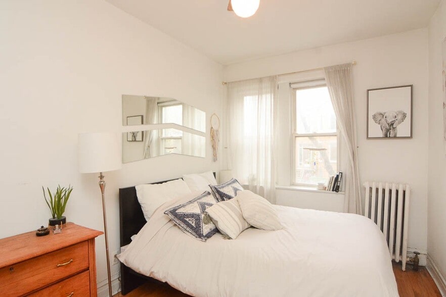 Building Photo - 1929 W Crystal St