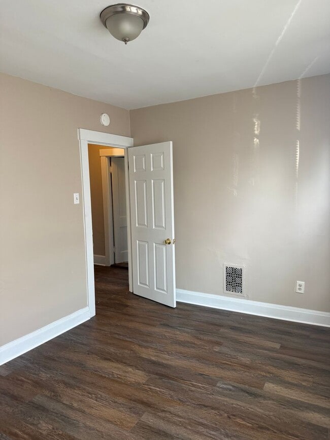 Building Photo - 823 Pine St