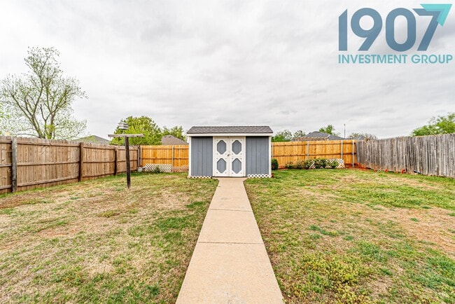 Building Photo - 805 Sequoyah Trail