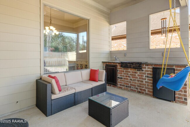 Building Photo - 203 Country Park Dr