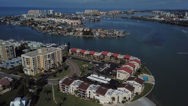 Building Photo - 865 S Gulfview Blvd