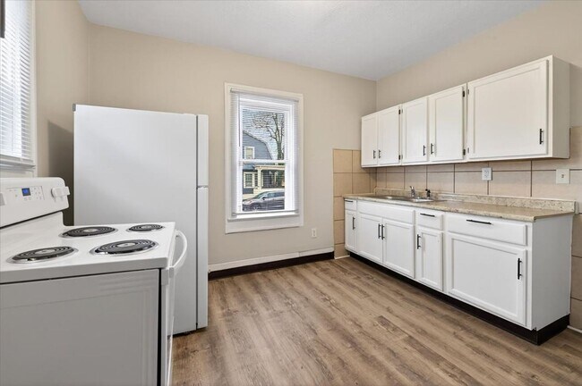 Building Photo - 636 E 34th St