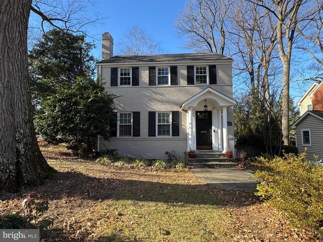 Building Photo - 900 N Livingston St