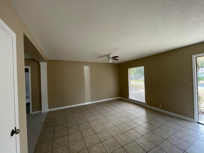 Building Photo - 121 Willard Rd NW