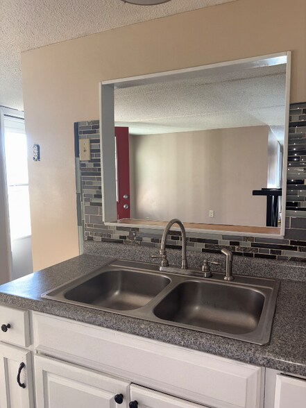 Building Photo - 15 Little Ln