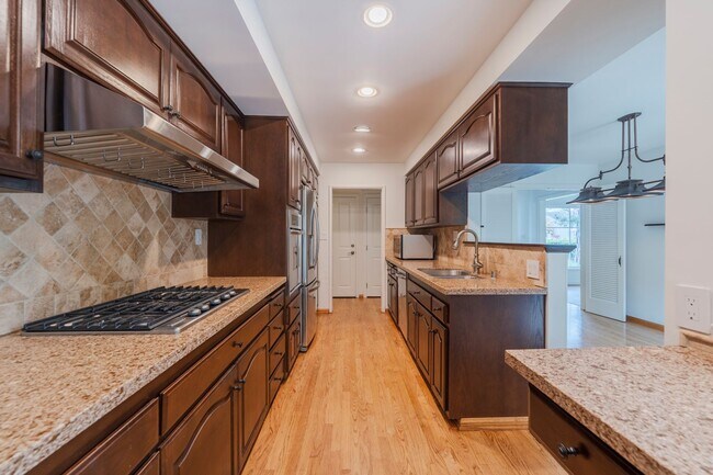 Building Photo - Valmonte 3 bed/3 bath Home plus guest house.