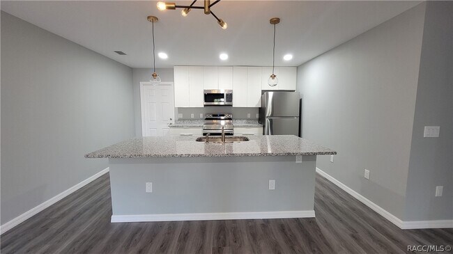 Building Photo - 7061 N Outrigger Terrace