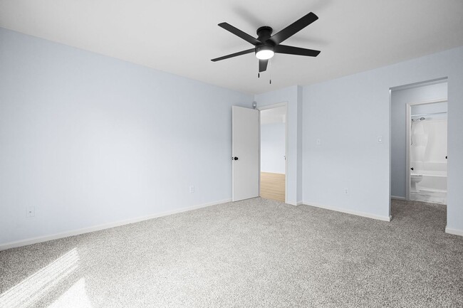 Building Photo - Fully Renovated Condo for Rent in Virginia...