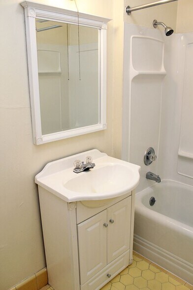 Building Photo - 2356-2366 SW Cactus Dr