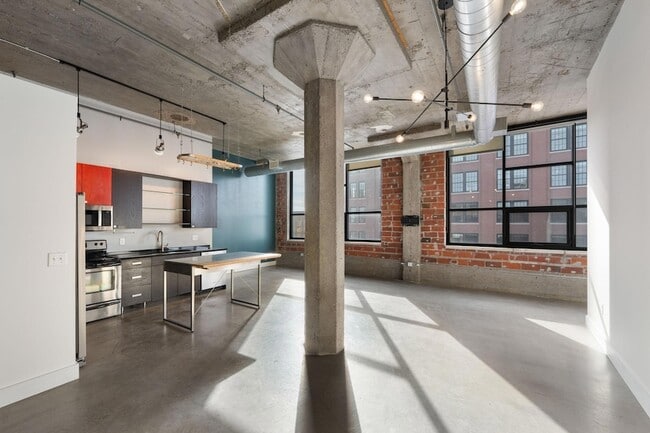 Building Photo - 718 N Washington Ave