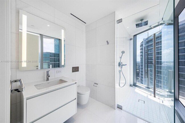 Building Photo - 300 Biscayne Blvd Way