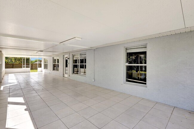 Building Photo - 5647 NW Lorna Ct
