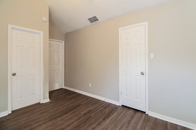 Building Photo - 2221 Jasmine Path