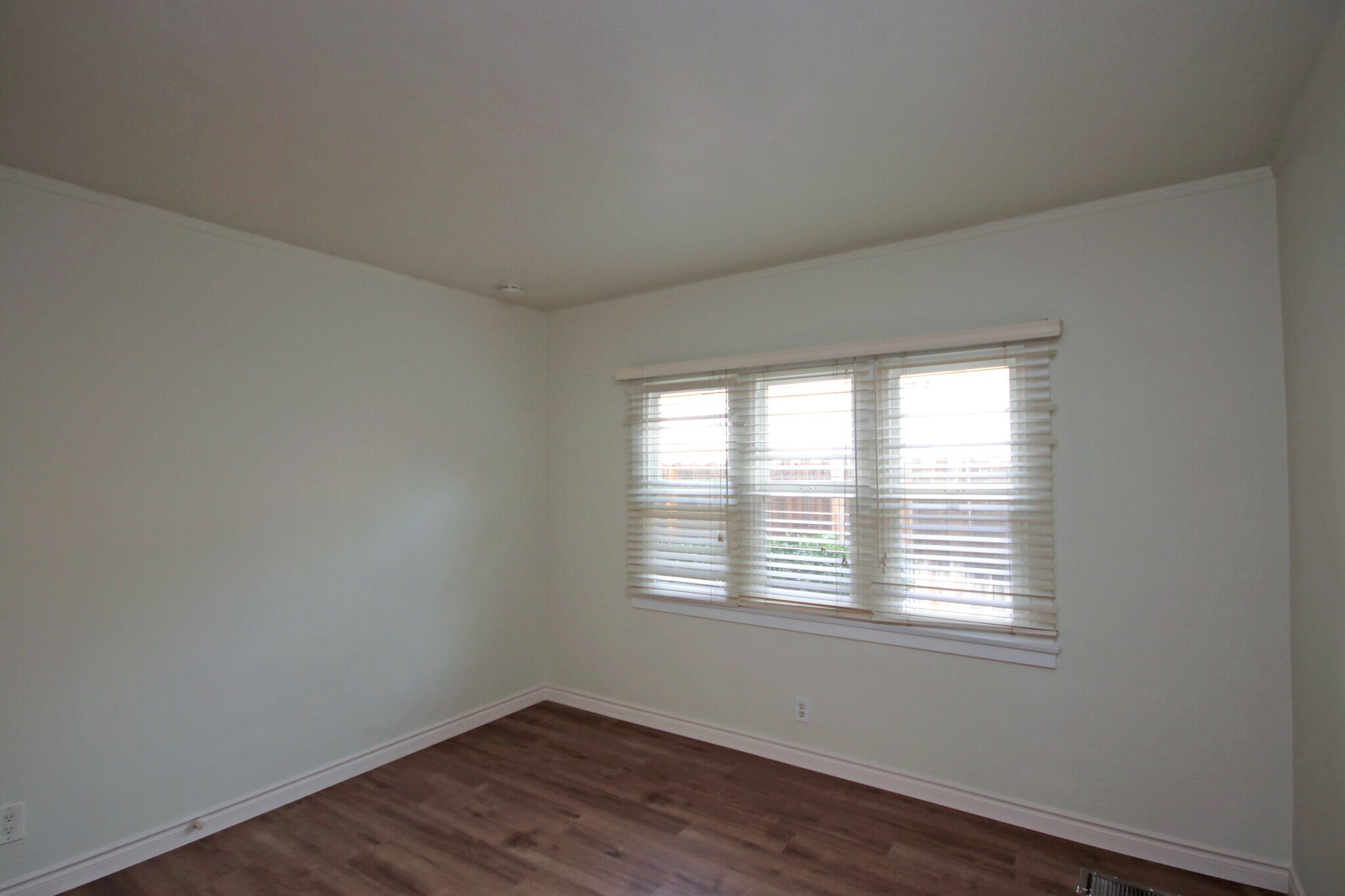 Building Photo - 2350 Marengo Ave