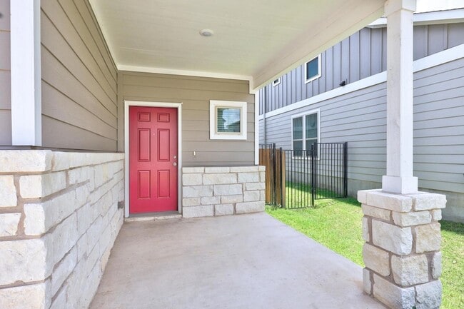 Building Photo - 124 Banyon Dr