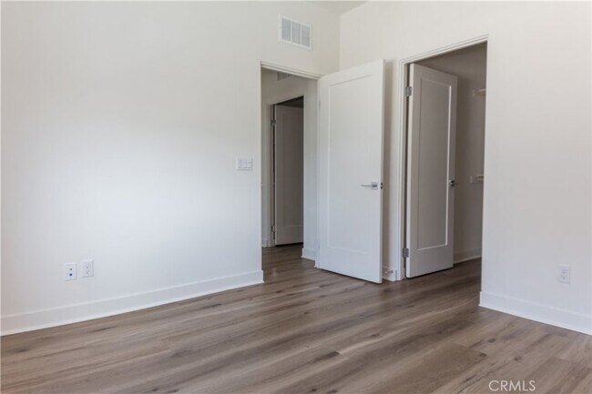 Building Photo - 35963 Bertain Dr