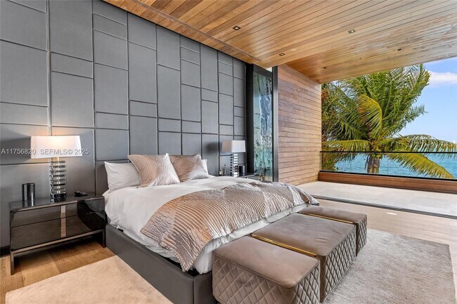 Building Photo - 825 E Dilido Dr