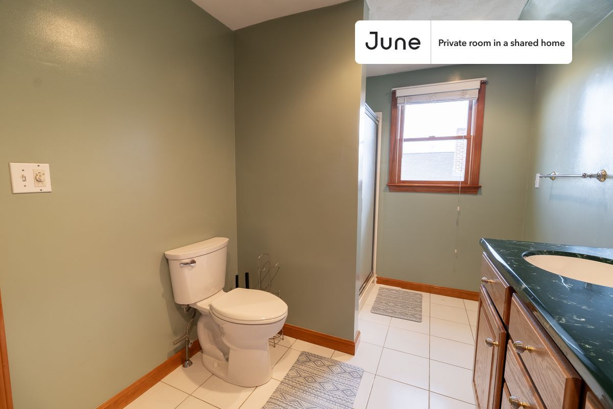 Building Photo - Room in Shared 5 bed/2 bath home