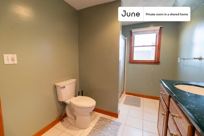 Building Photo - Room in Shared 5 bed/2 bath home