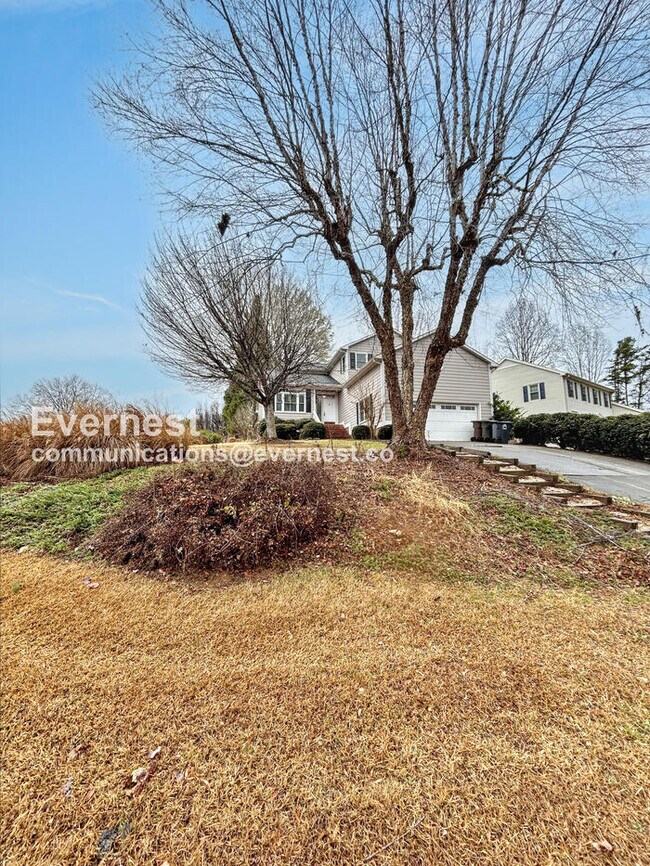 Building Photo - 3501 Shaker Dr