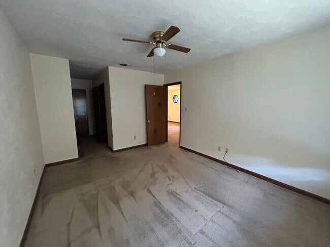Building Photo - 2/2/ Walking Distance To Capital Regional ...